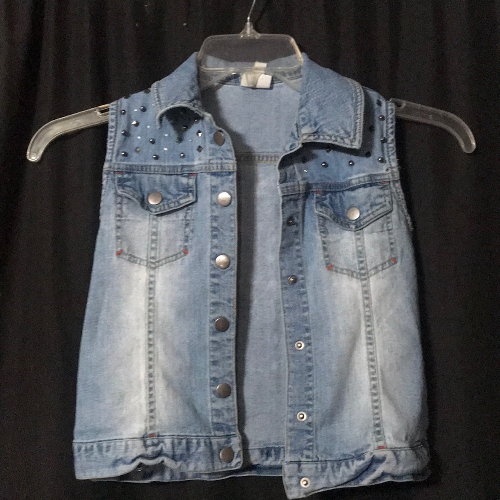 ❤️ “5 for $50” Cute jean vest.  609P